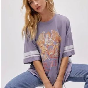 Daydreamer La  Queen Varsity Crest Tee ONE  SIZE in Hazy Violet EUC 💜👑❤️